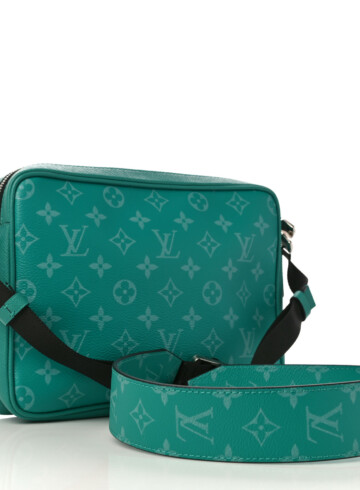 Louis Vuitton - Outdoor Messenger